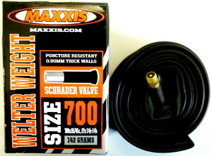 Maxxis  WelterWeight 70035/45 (2713/813/4) 0.90 142.Schrader 34mm (IB94199000)